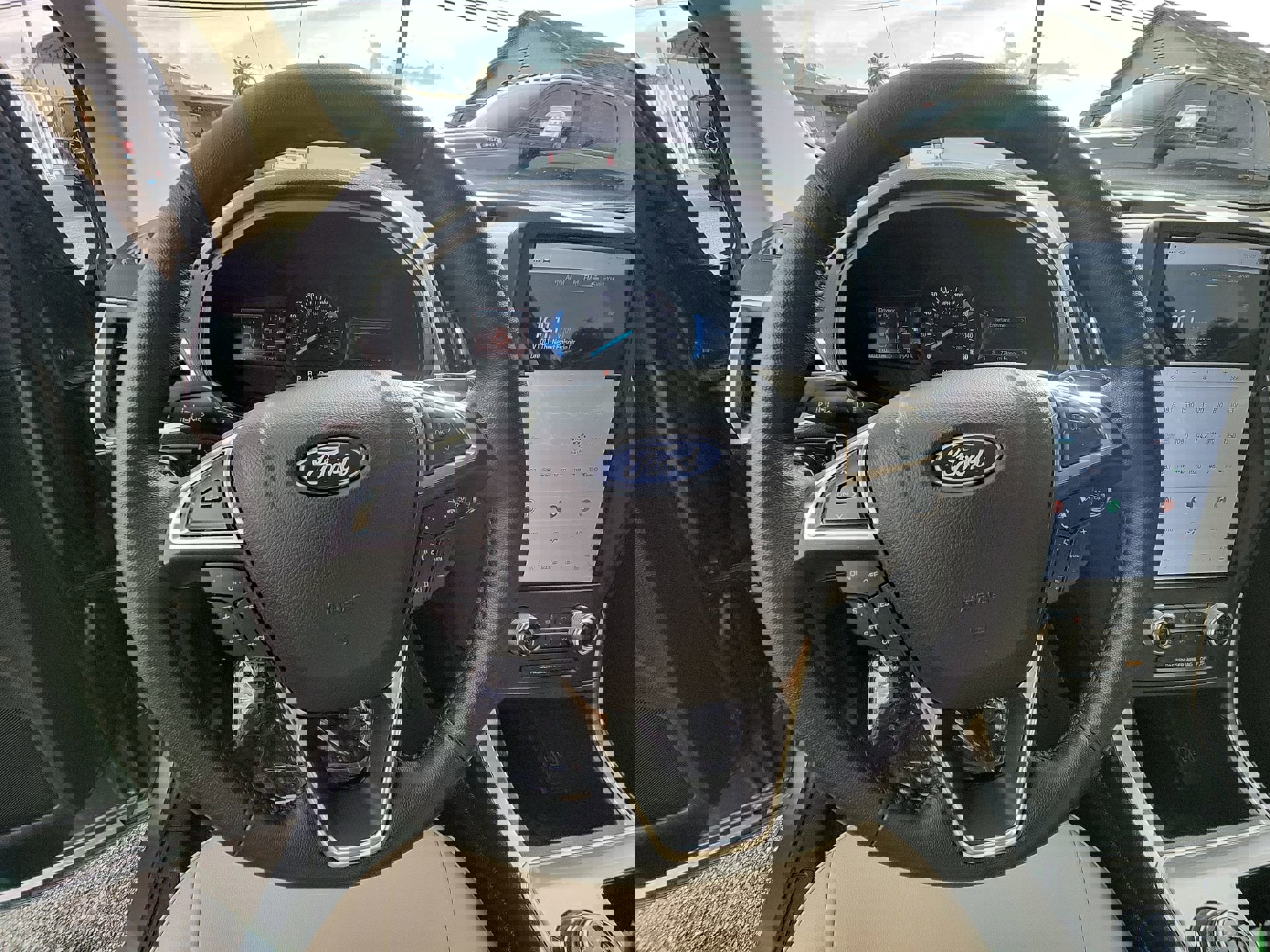 Used 2024 Ford Edge SEL w/ Convenience Package image 11