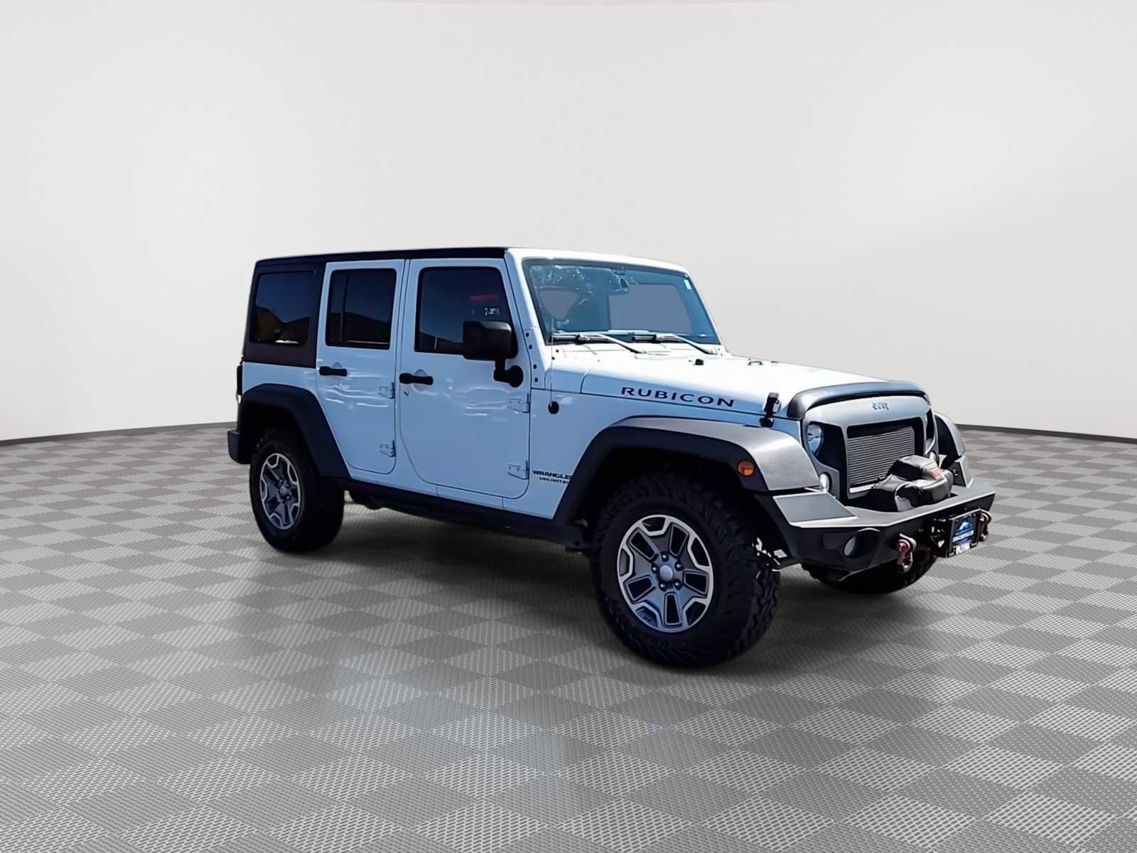Used 2015 Jeep Wrangler Unlimited Rubicon w/ Connectivity Group AWD/4WD image 2