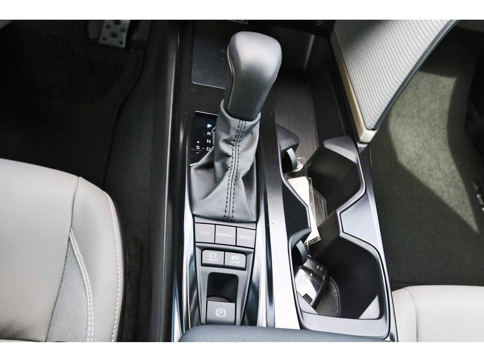 Used 2025 Toyota Camry SE w/ Convenience Package image 25