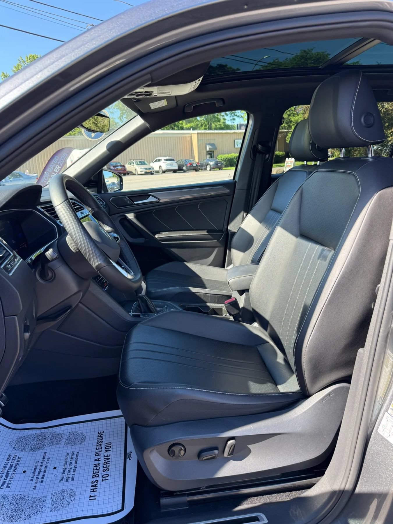 Used 2022 Volkswagen Tiguan SE R-Line AWD/4WD image 17