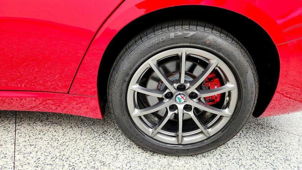 Used 2018 Alfa Romeo Giulia AWD w/ Cold Weather Package image 9