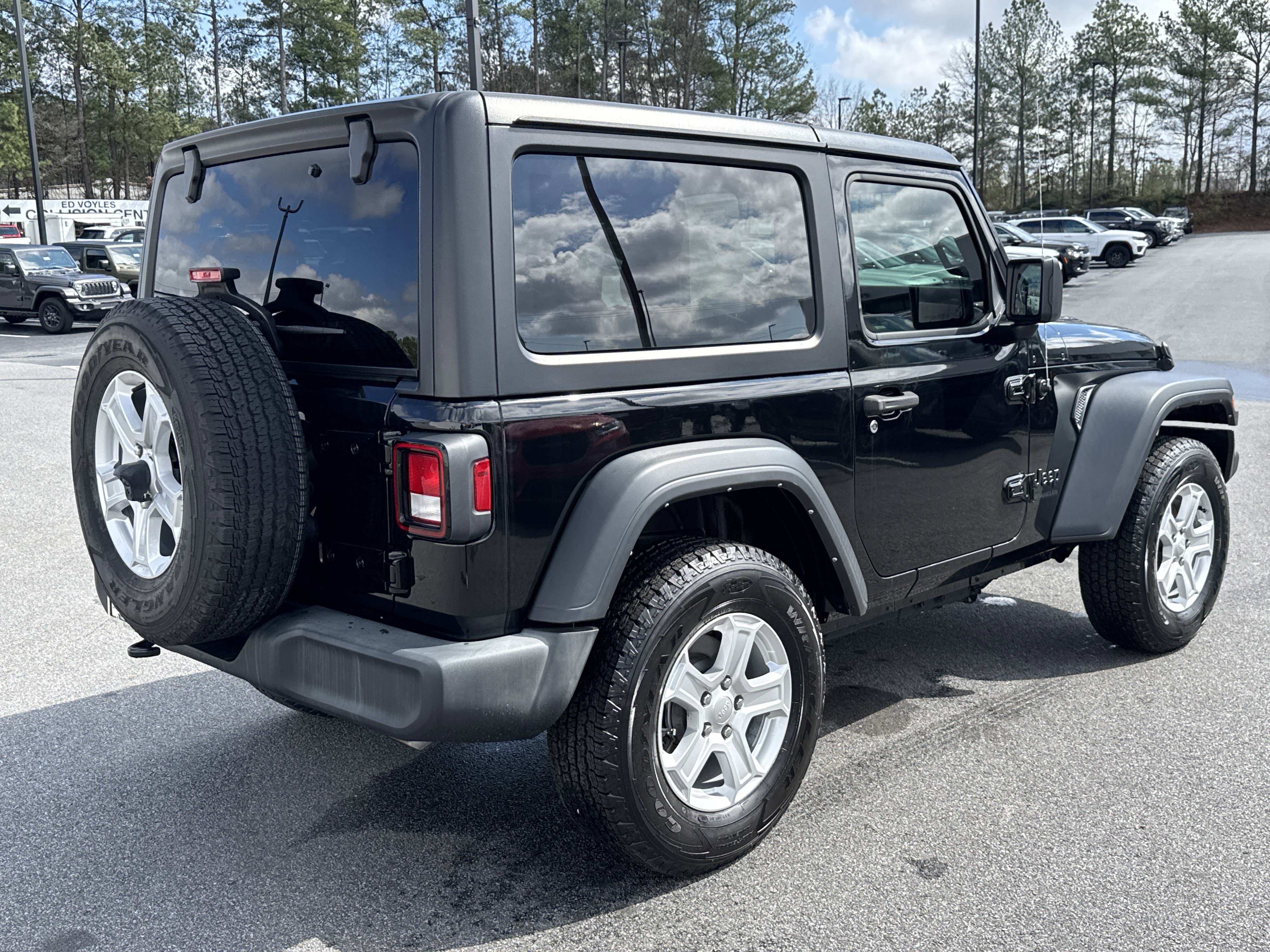Used 2022 Jeep Wrangler Sport S video 2