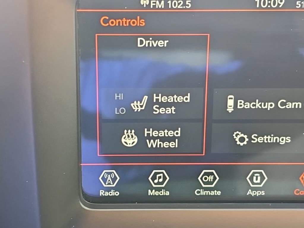 Used 2019 Jeep Cherokee Latitude w/ Cold Weather Group image 10