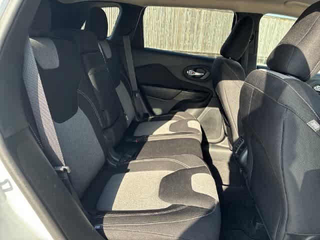 Used 2014 Jeep Cherokee Latitude FWD image 21