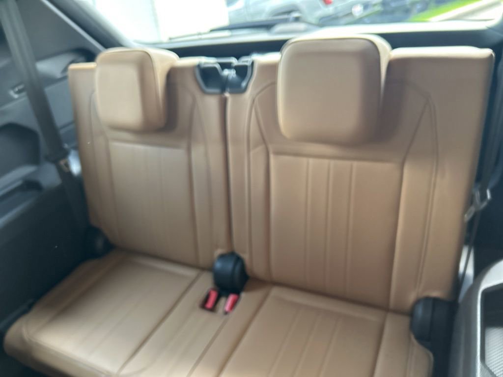 Used 2024 Volkswagen Tiguan SE w/ Panoramic Sunroof Package FWD image 11