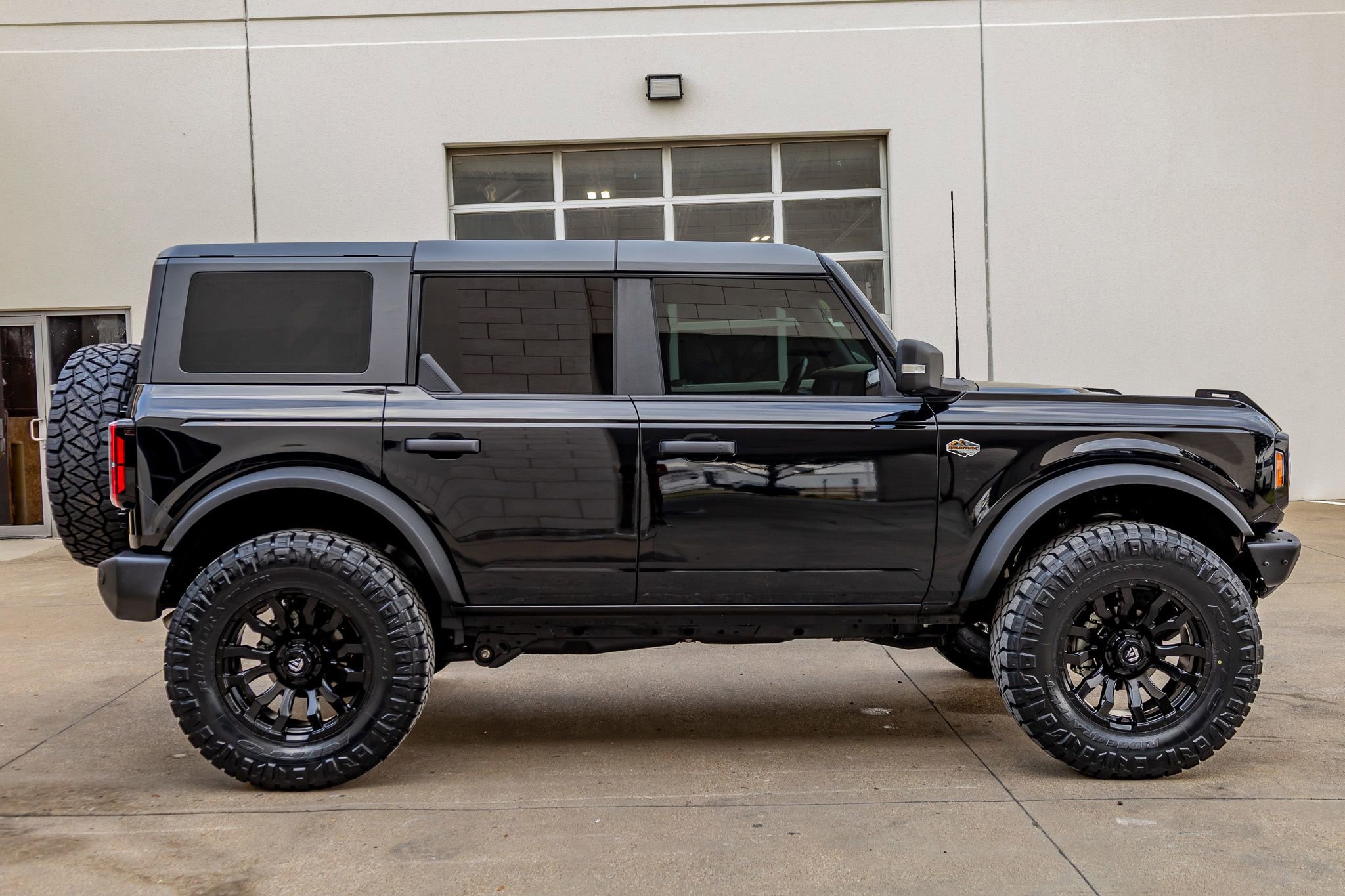 Used 2024 Ford Bronco Wildtrak image 11