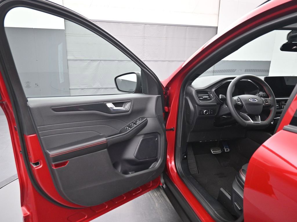 Certified 2024 Ford Escape ST-Line w/ Tech Pack #1 image 9