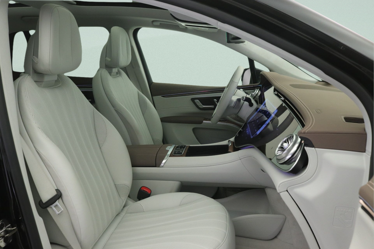 Used 2023 Mercedes-Benz EQS 580 4MATIC SUV image 28