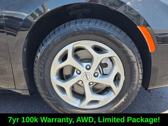 Used 2022 Chrysler Pacifica Limited w/ Uconnect Theater Family Group AWD/4WD image 9