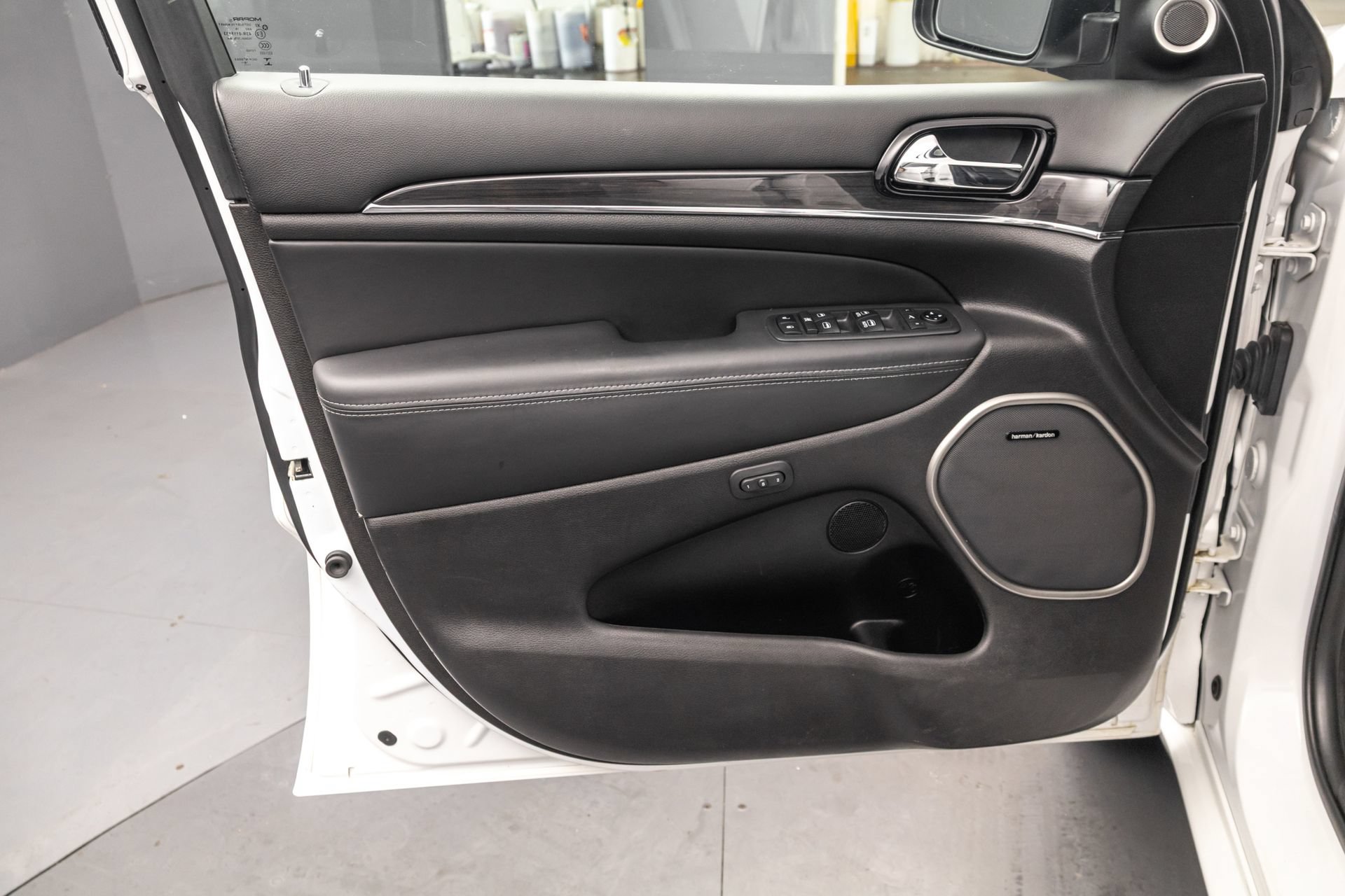 Used 2019 Jeep Grand Cherokee Overland AWD/4WD image 27