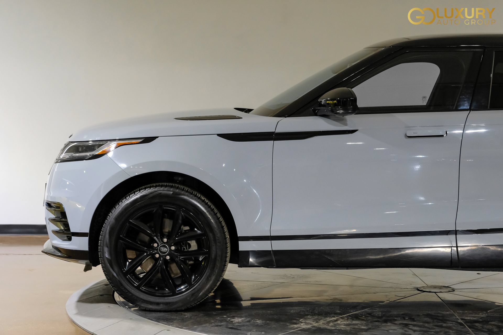 Used 2024 Land Rover Range Rover Velar Dynamic SE AWD/4WD image 14