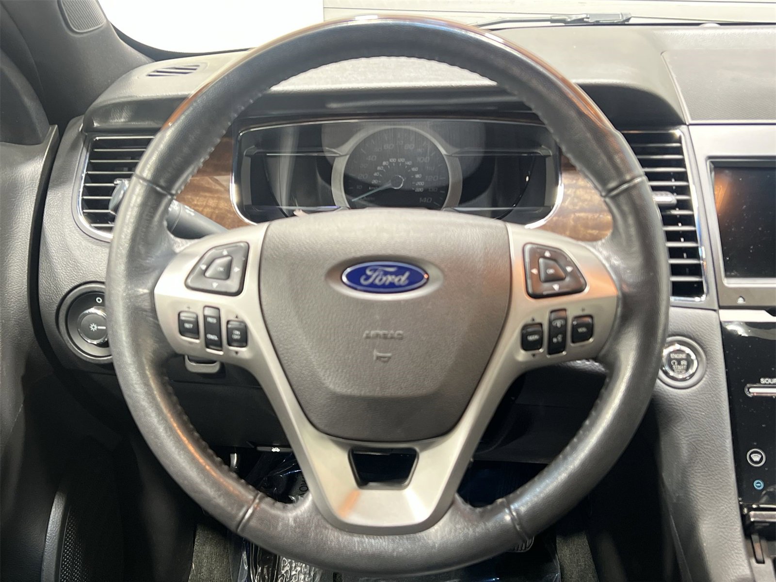 Used 2018 Ford Taurus Limited image 14