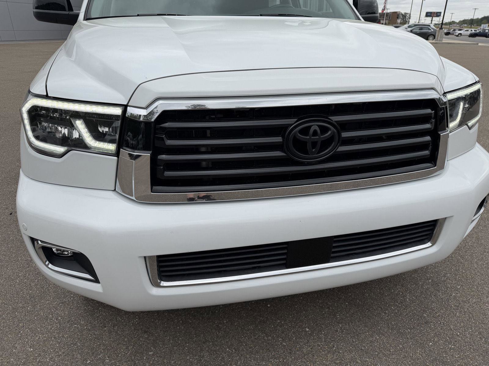 Used 2022 Toyota Sequoia TRD Sport AWD/4WD image 23