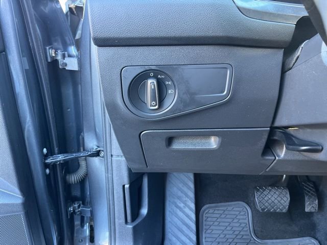 Used 2022 Volkswagen Tiguan SE w/ Panoramic Sunroof Package image 32