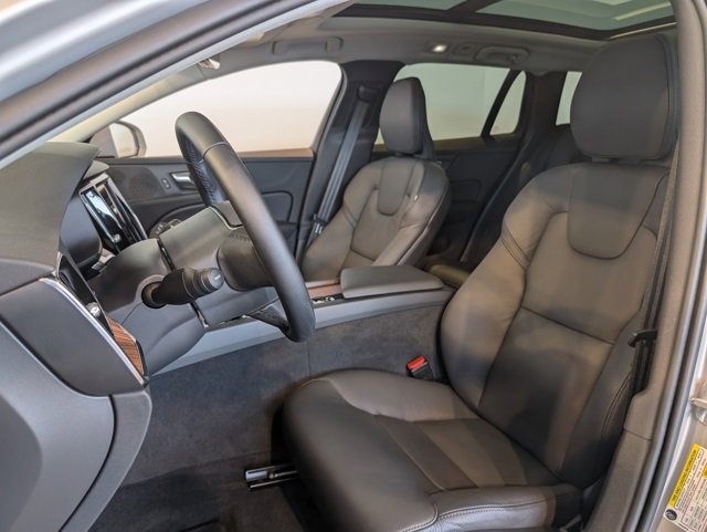 Used 2025 Volvo V60 B5 Cross Country Plus image 9