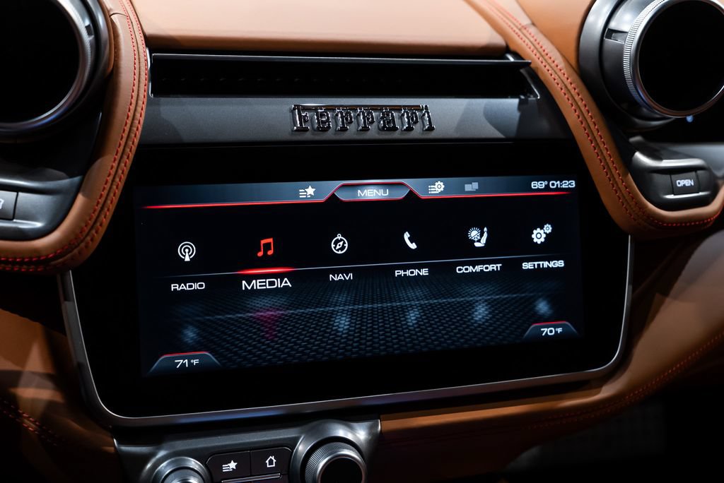 Used 2018 Ferrari GTC4Lusso AWD/4WD image 39