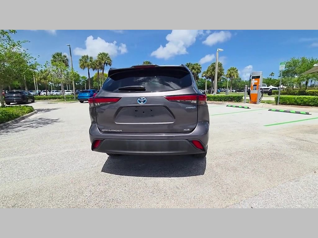 Used 2022 Toyota Highlander XLE image 42