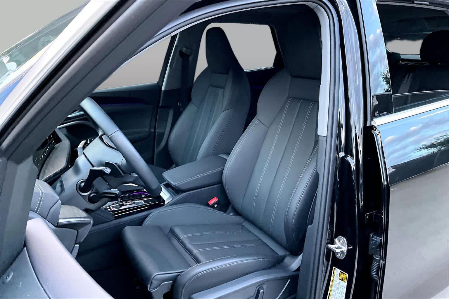 Used 2025 Audi Q5 Premium Plus w/ Premium Plus AWD/4WD image 8