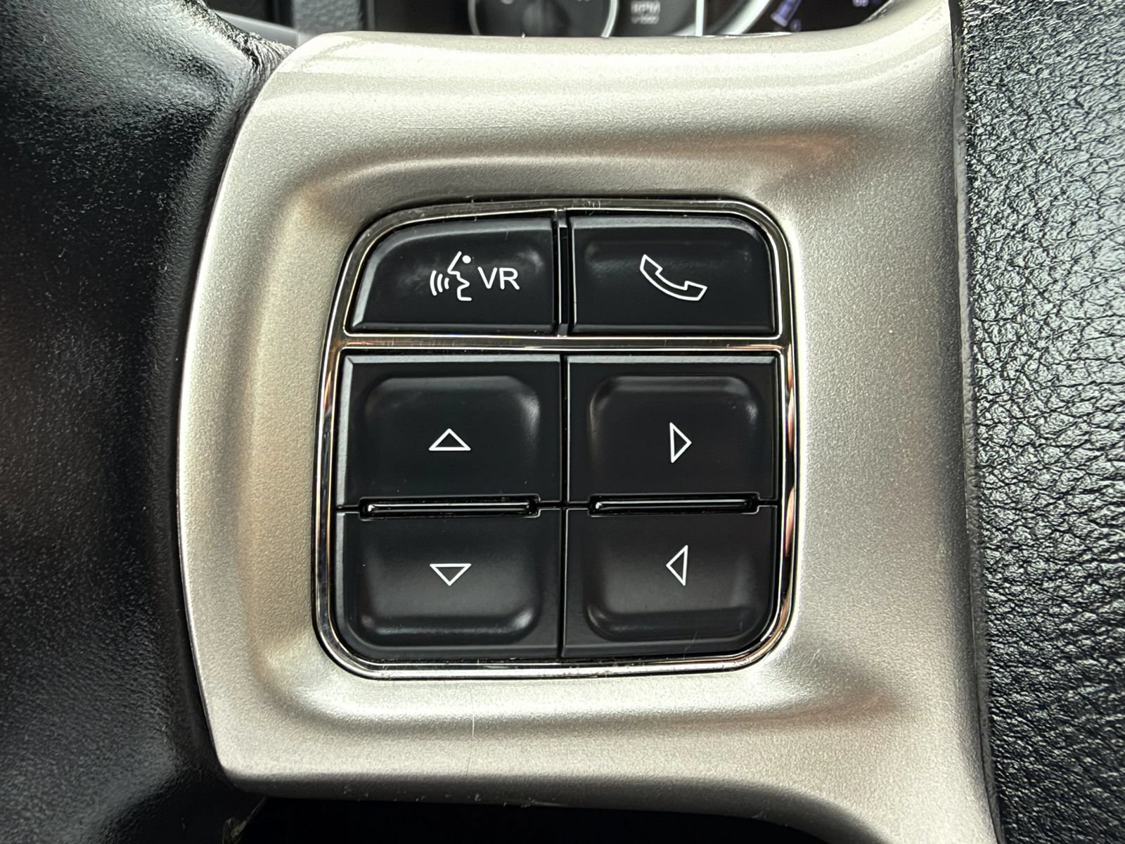 Used 2013 RAM 1500 Laramie AWD/4WD image 19