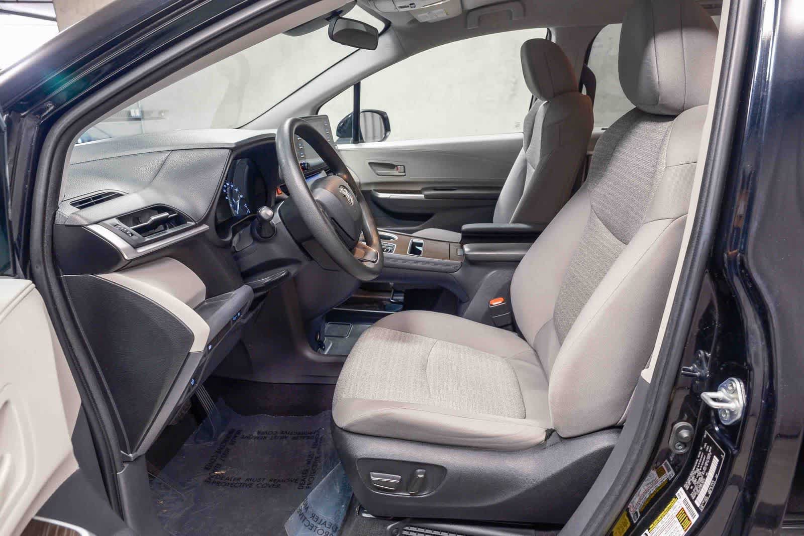 Used 2022 Toyota Sienna LE FWD image 23