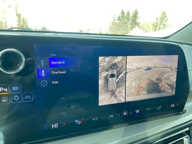 Used 2024 Chevrolet Traverse LT image 26