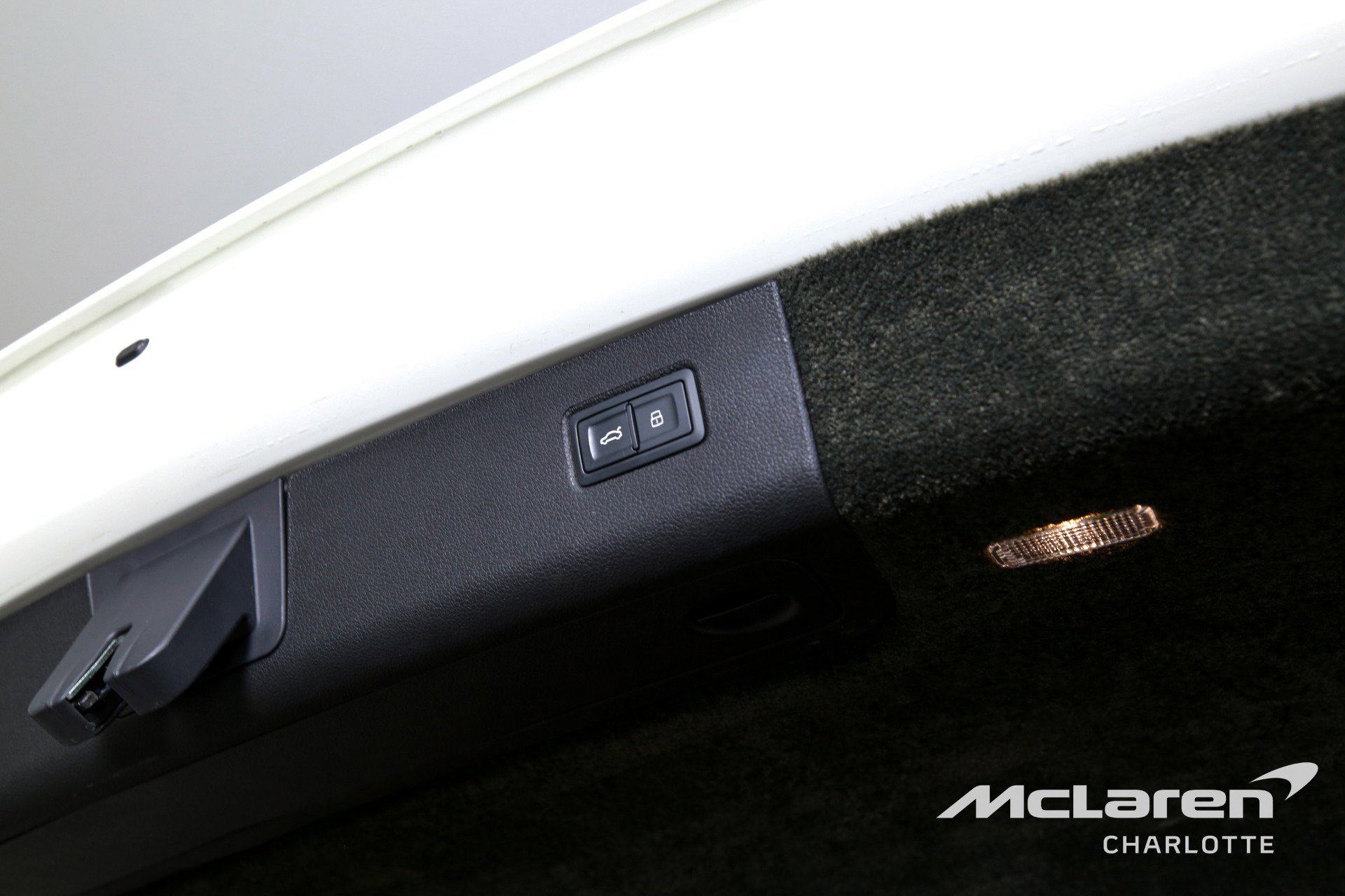 Used 2022 Bentley Bentayga image 22