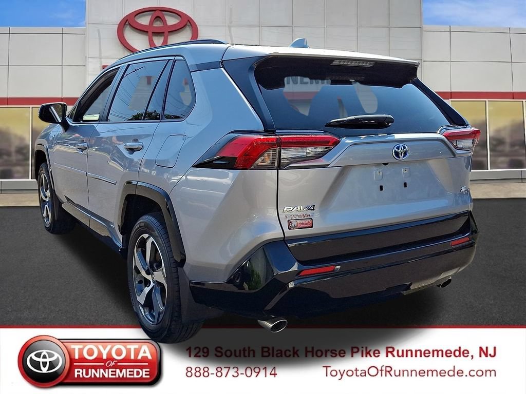 Used 2022 Toyota RAV4 SE w/ Weather & Moonroof Package AWD/4WD image 4