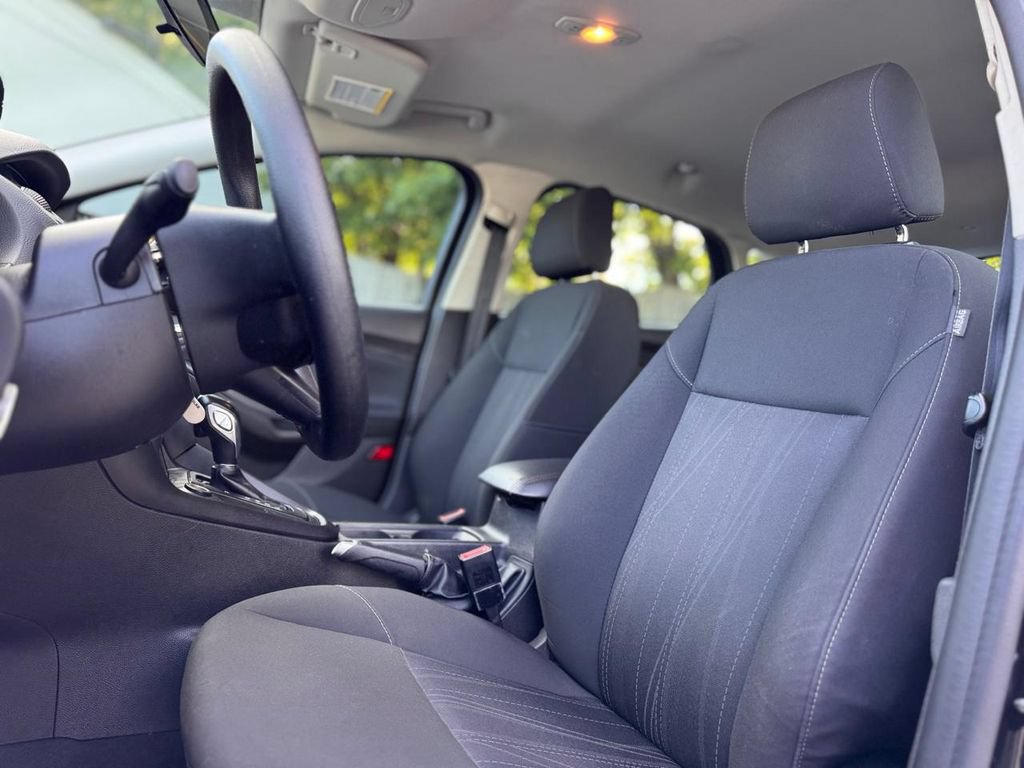 Used 2016 Ford Focus SE FWD image 18