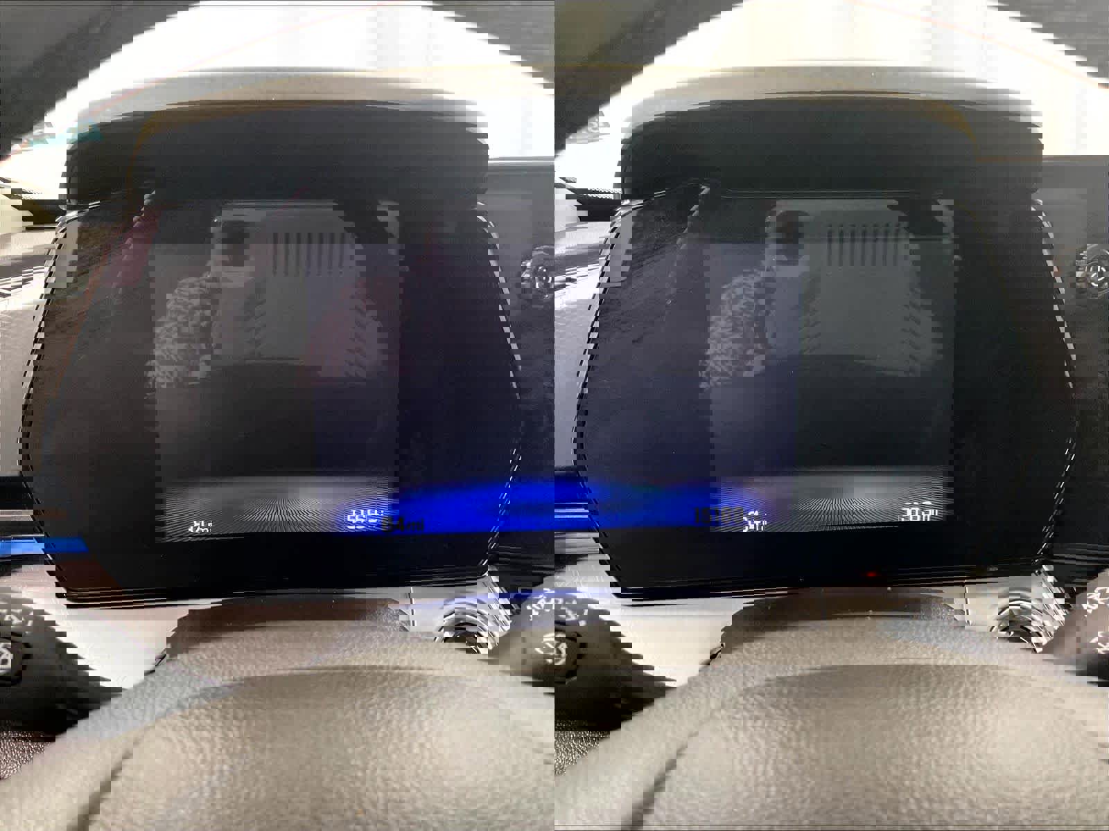 Used 2025 Chevrolet Trax LT w/ LT Convenience Package image 24