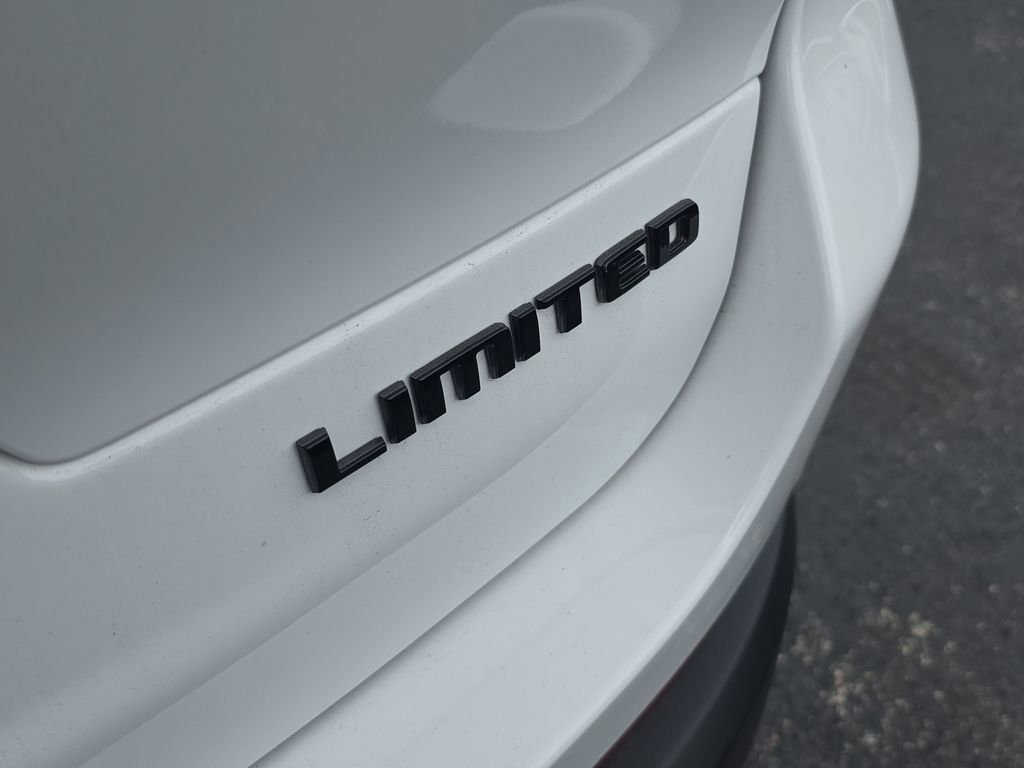 Used 2025 Jeep Grand Cherokee L Limited w/ Black Appearance Package image 6