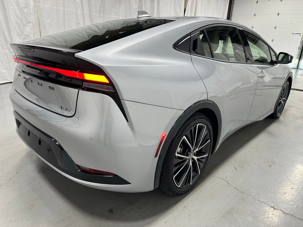 Used 2025 Toyota Prius XLE image 6