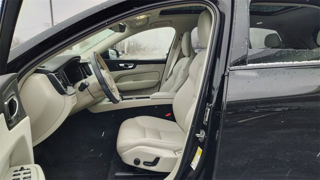 Used 2023 Volvo XC60 B5 Plus w/ Climate Package image 7