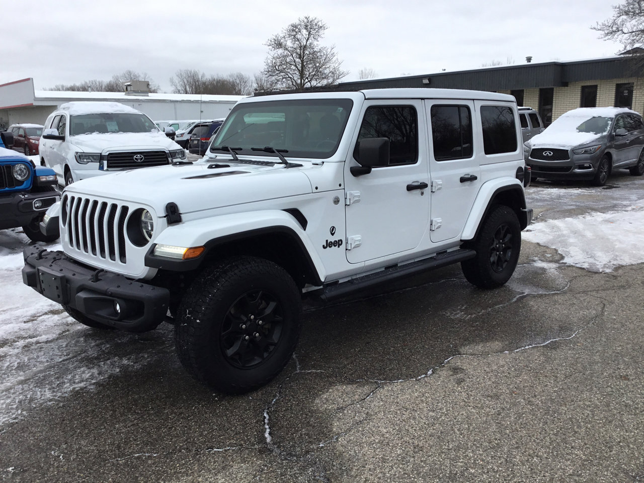 Used 2019 Jeep Wrangler Unlimited Sahara w/ Quick Order Package 24M Moab image 9