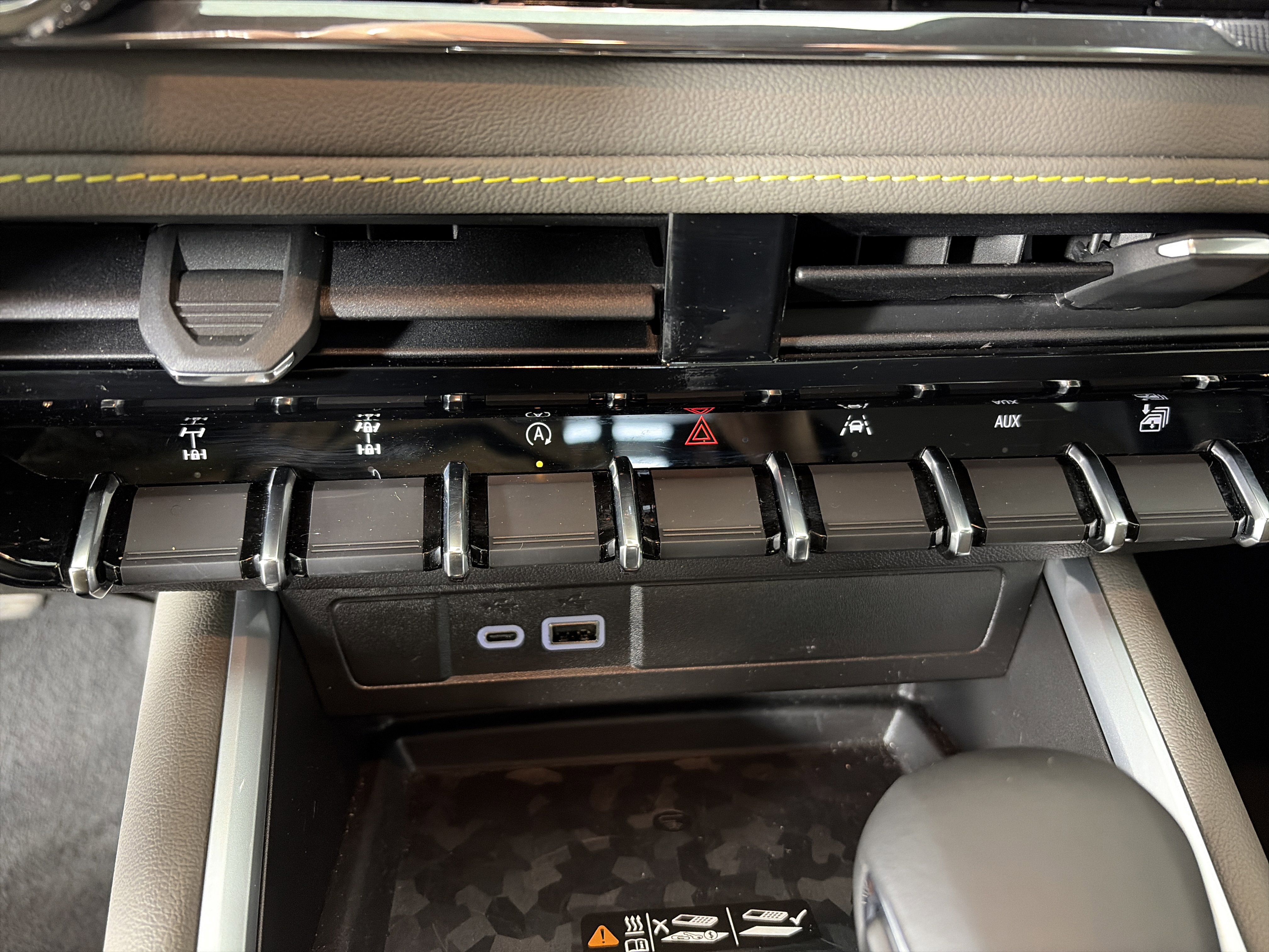 Certified 2025 Chevrolet Colorado ZR2 w/ Midnight Edition image 26