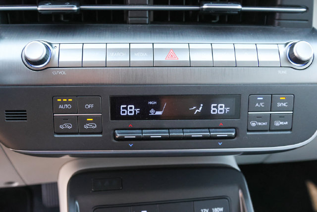 Used 2024 Hyundai Kona SEL w/ Convenience Package FWD image 23