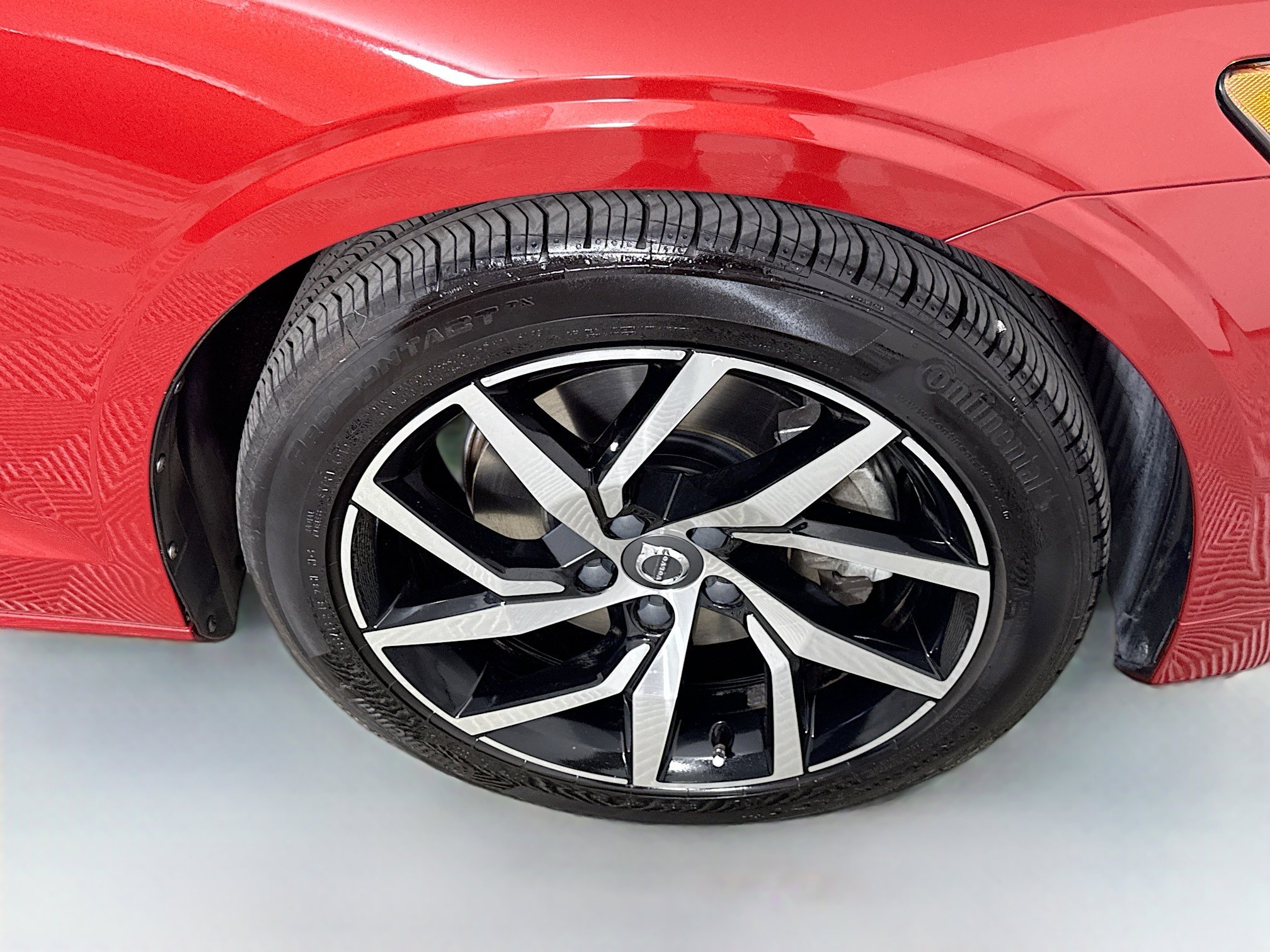 Used 2020 Volvo S60 T5 Momentum image 32