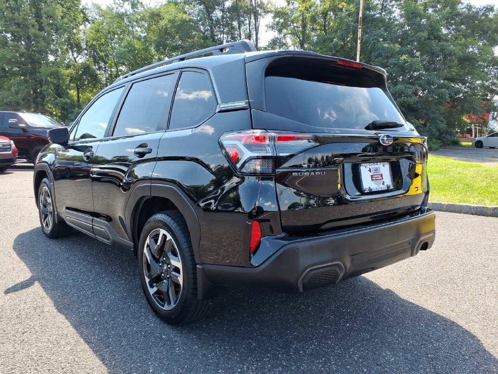 Used 2025 Subaru Forester Limited AWD/4WD image 21