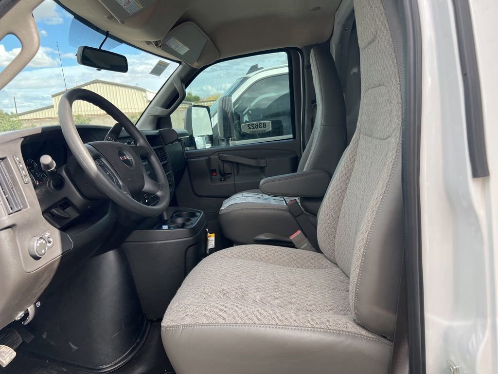 New 2025 GMC Savana 3500 w/ Power Convenience Package RWD image 5