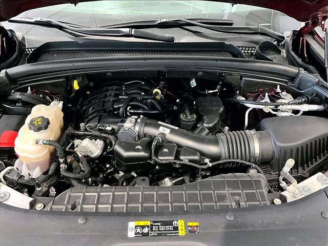 Used 2023 Jeep Grand Cherokee Laredo RWD image 11