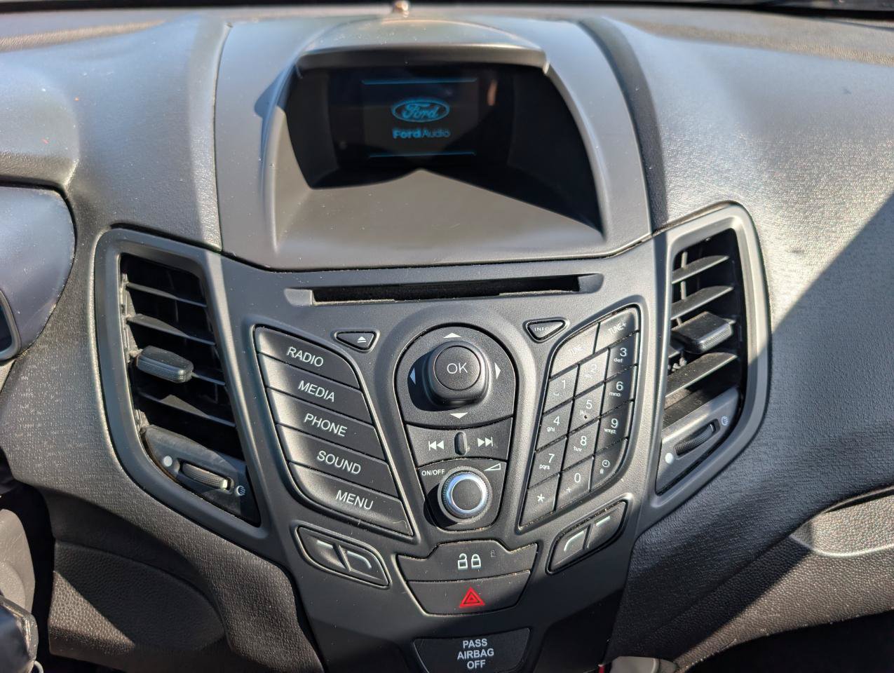 Used 2015 Ford Fiesta SE FWD image 22
