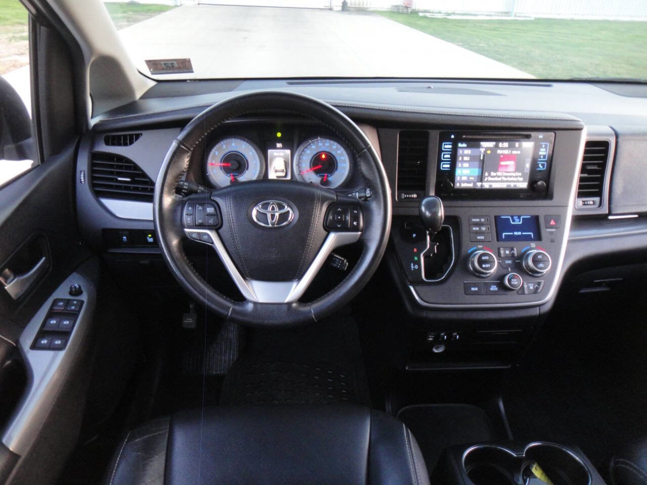 Used 2016 Toyota Sienna SE Premium image 10