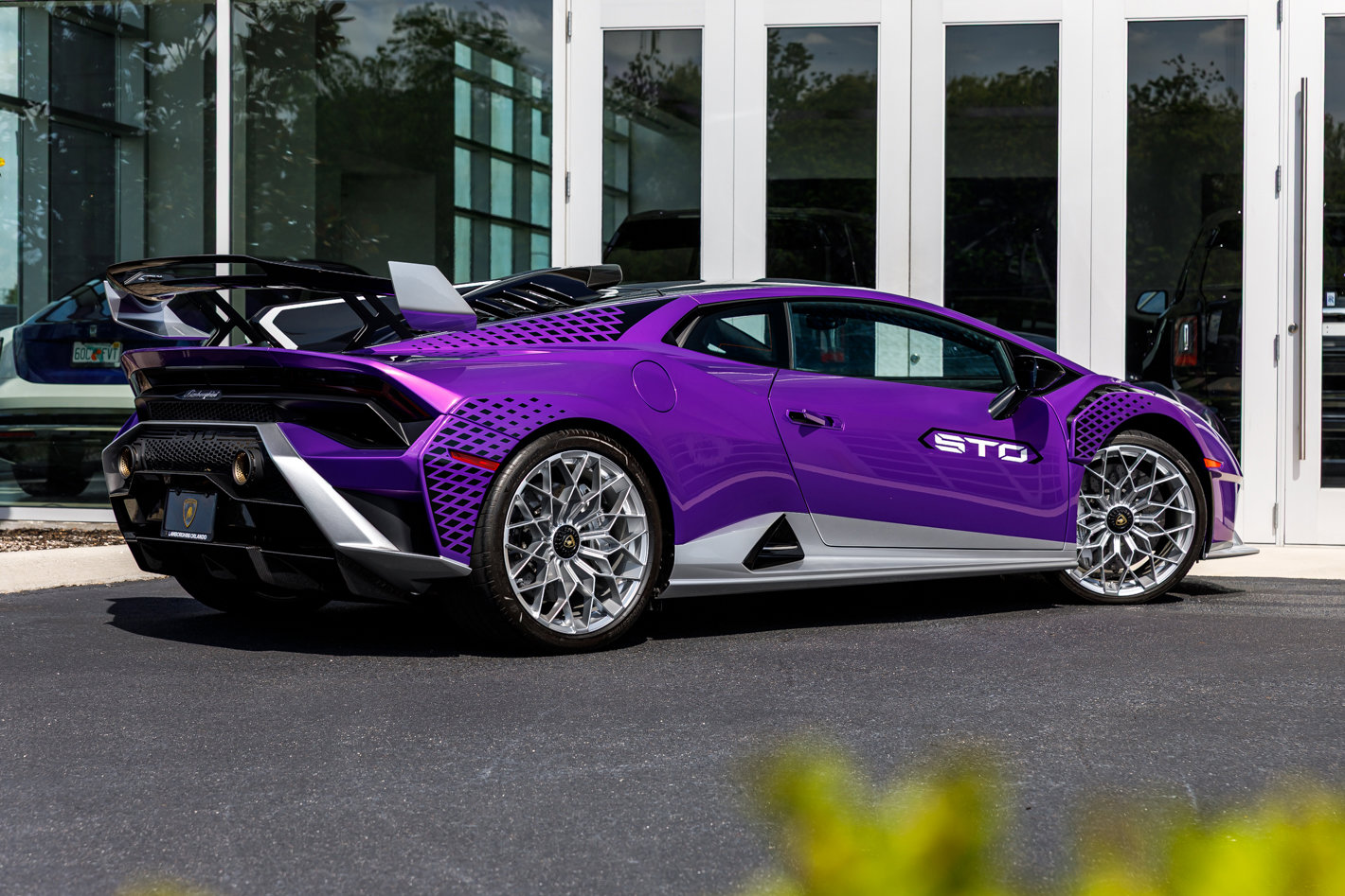 Used 2023 Lamborghini Huracan STO image 19