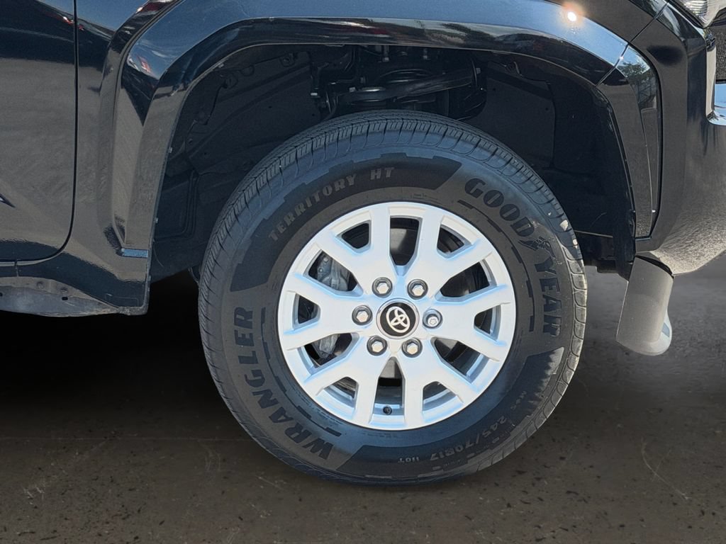 Certified 2025 Toyota Tacoma SR5 AWD/4WD image 10