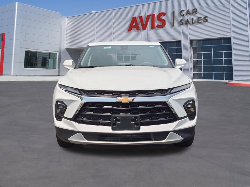 Used 2025 Chevrolet Blazer LT AWD/4WD image 2