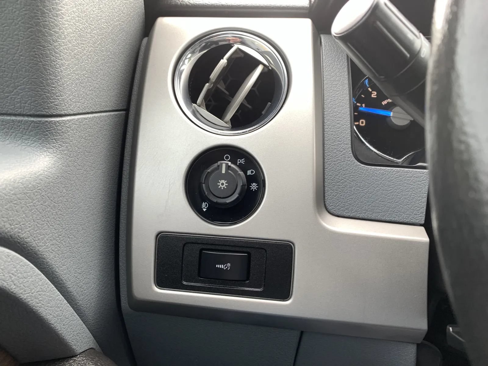 Used 2014 Ford F150 Lariat w/ Equipment Group 501A Mid RWD image 19