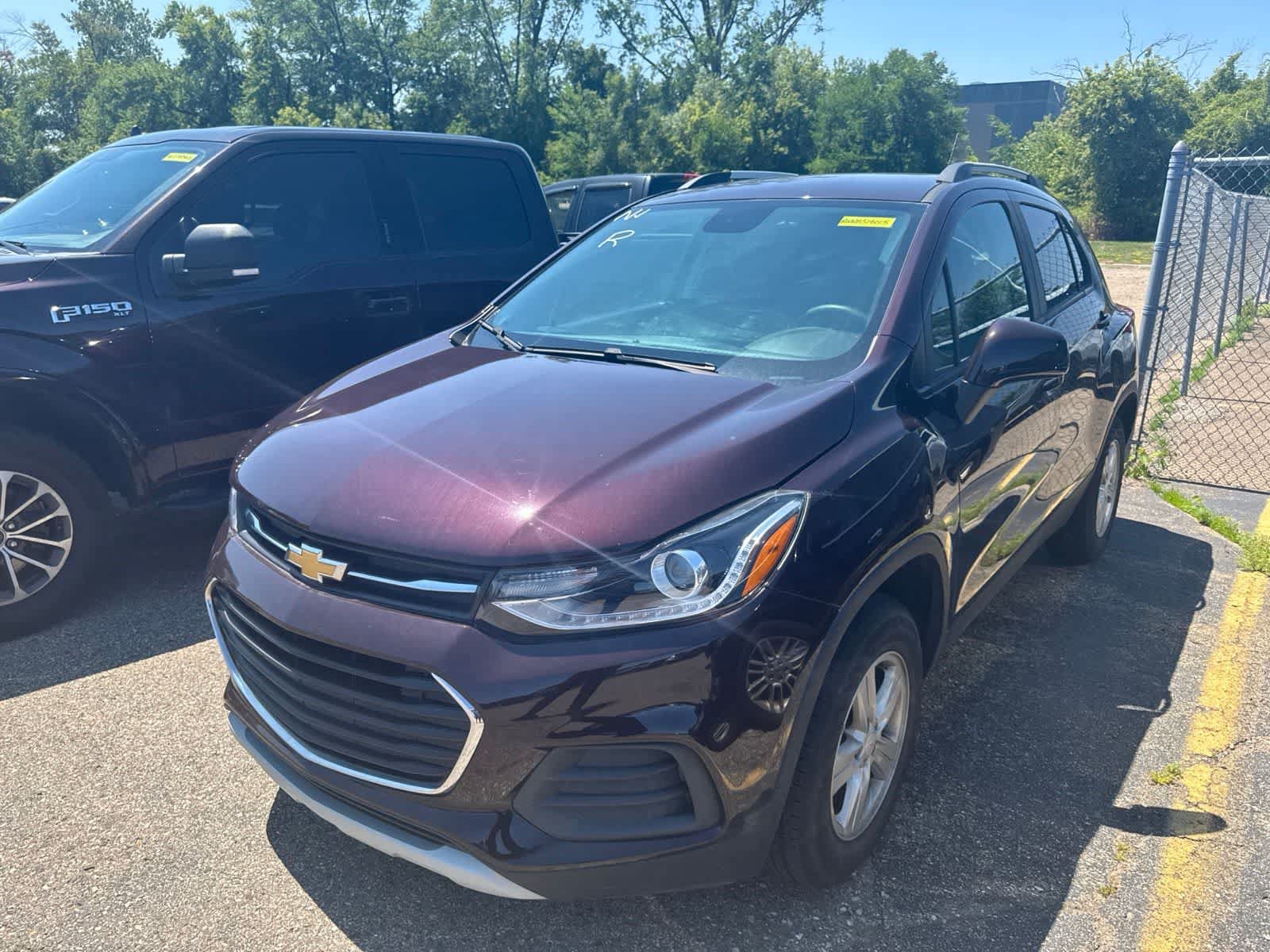 Used 2022 Chevrolet Trax LT w/ LT Convenience Package AWD/4WD image 2
