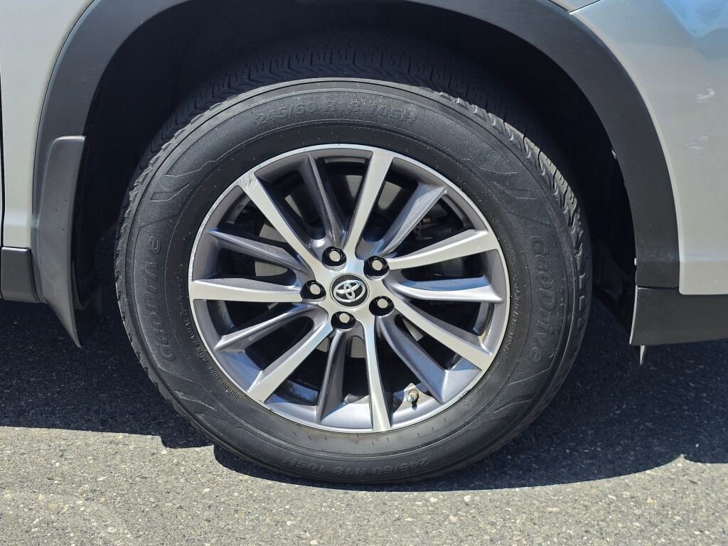 Used 2019 Toyota Highlander XLE AWD/4WD image 9
