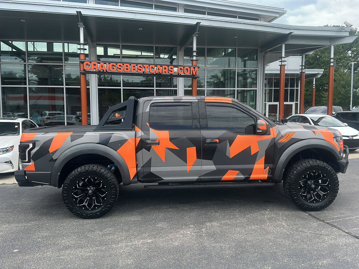 Used 2018 Ford F150 Raptor w/ Equipment Group 802A Luxury AWD/4WD image 2