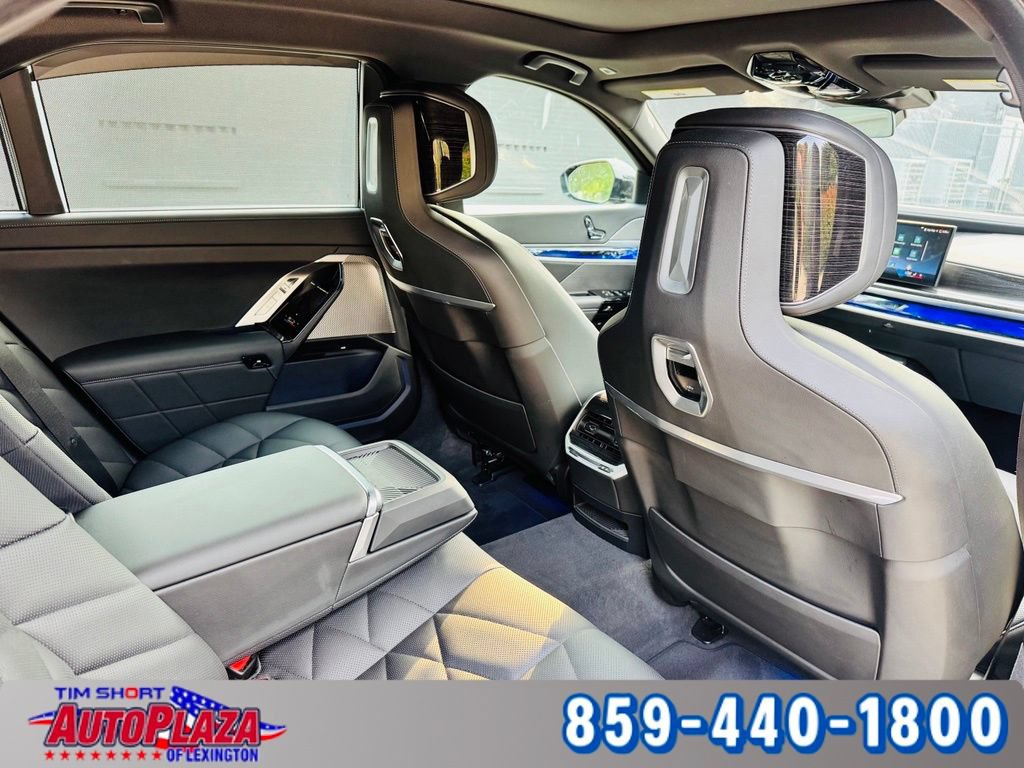 Used 2025 BMW 740i xDrive w/ Premium Package AWD/4WD image 38