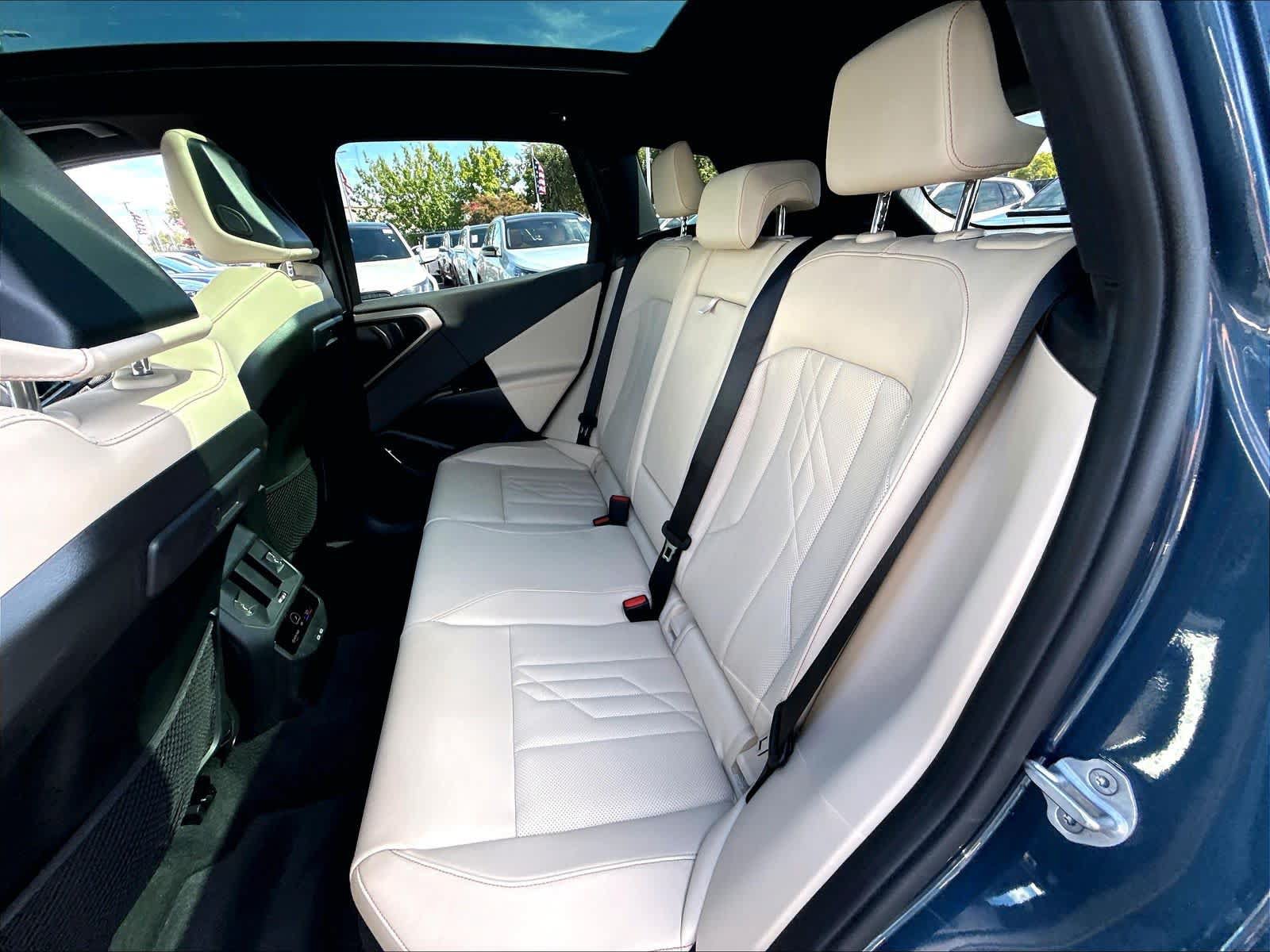 Used 2025 BMW X3 xDrive30i w/ Premium Package AWD/4WD image 25